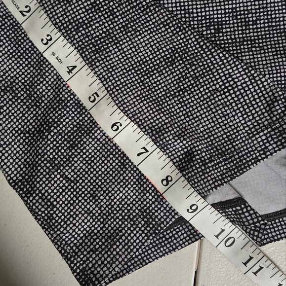 Lululemon Pace Breaker 9" Black White Shorts Size L - Picture 11 of 13